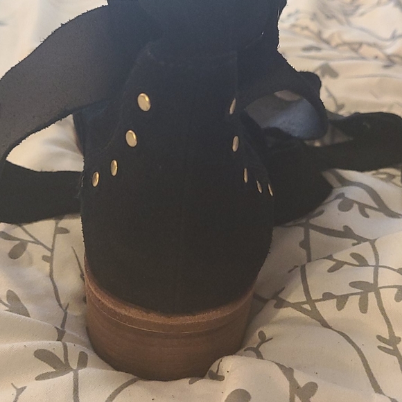 Sold: Gorgeous See by Chloe Pull-on Short Boots - Picture 5 of 6